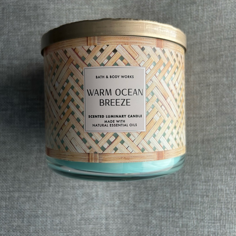 Bath & Body Works 3 Wick Candle in Scent Warm Ocean Breeze